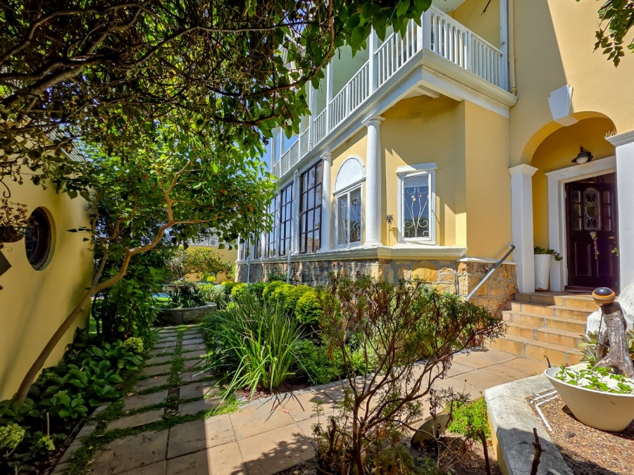 5 Bedroom Property for Sale in Fresnaye Western Cape